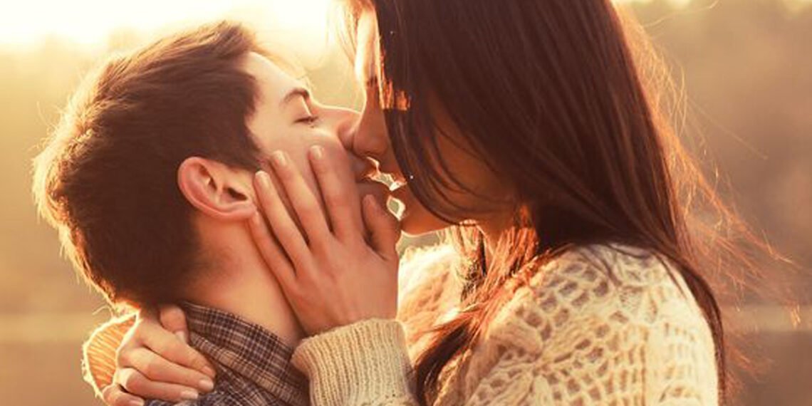 यहां जानें ‘किस’ कितने तरह का होता है, क्योंकि हर चुंबन कुछ कहता है