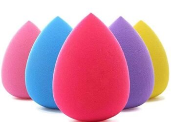 मेकअप स्पॉन्ज को साफ़ करना बेहद ज़रूरी है. यहां जानें, कैसे करें यह काम?