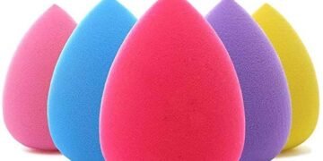 मेकअप स्पॉन्ज को साफ़ करना बेहद ज़रूरी है. यहां जानें, कैसे करें यह काम?