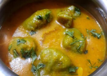 पालक के गुणों से भरपूर स्टफ़्ट दाल ढोकली