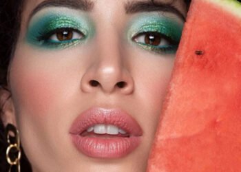 एकरसता तोड़ें, कुछ नए रंगों में करें आइ मेकअप. यहां पेश हैं कुछ विकल्प