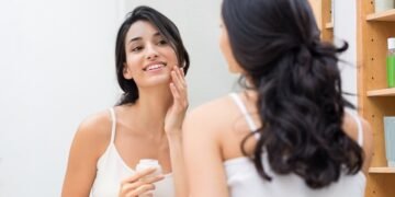 मेकअप पसंद है? तो इस नाइट स्किनकेयर रूटीन को कभी-भी स्किप न करें