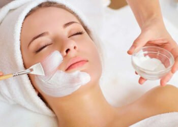 फ़ेशियल कराने जा रही/रहे हैं? तो इन बातों का रखें ध्यान