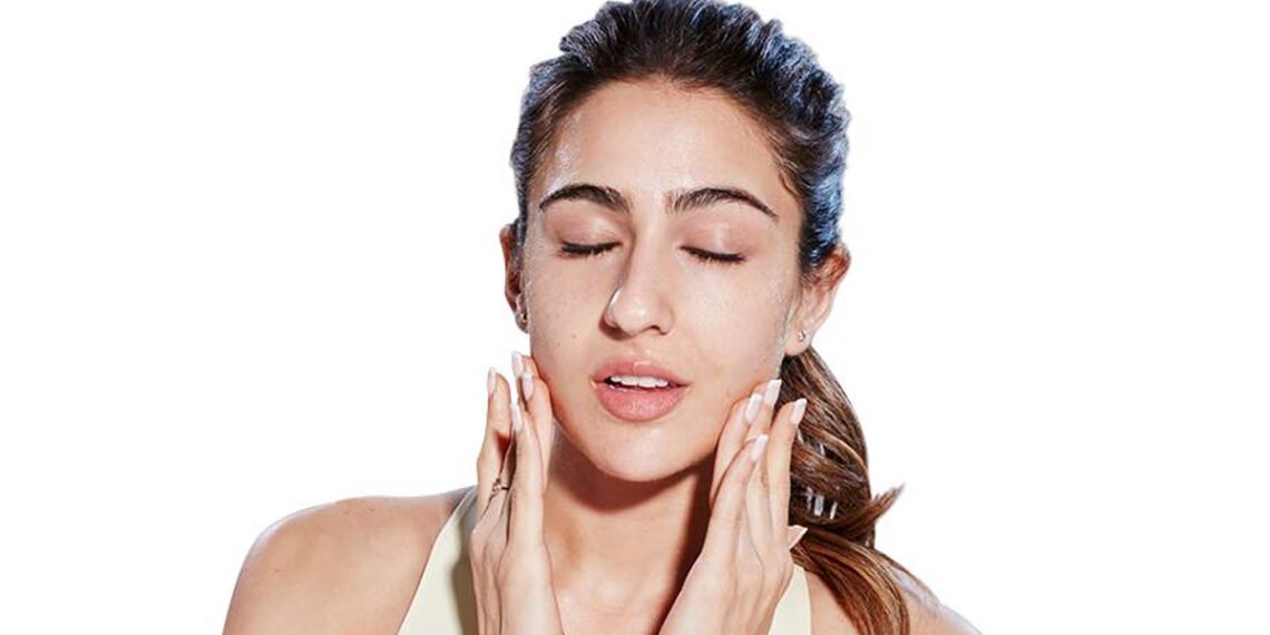 क्या आप असमंजस में हैं कि फ़ेस सीरम का इस्तेमाल कब किया जाता है? हम इसका समाधान लाए हैं