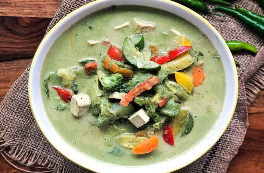 घर पर आसानी से बनाएं वेजेटेबल थाई ग्रीन करी