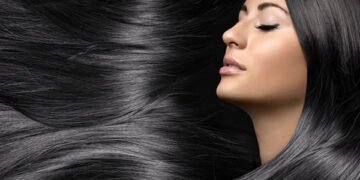 चपटे बालों को घना और बाउंसी दिखाने में कारगर हैं ये ट्रिक्स