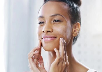 क्या मेकअप के लिए आप अपनी त्वचा को तैयार करती हैं?
