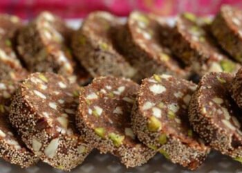 इस राखी पर बनाएं शुगर-फ्री और हेल्दी खजूर-ड्राय फ्रूट बर्फ़ी