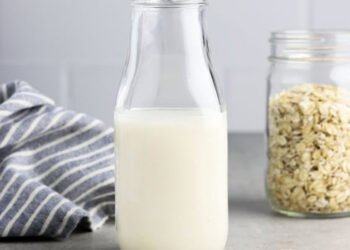 लैक्टोज़ इन्टॉलरन्ट हैं तो घर पर बनाएं ओट मिल्क