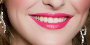 मोतियों जैसे सफ़ेद दांत पाने के कुछ आसान तरीक़े