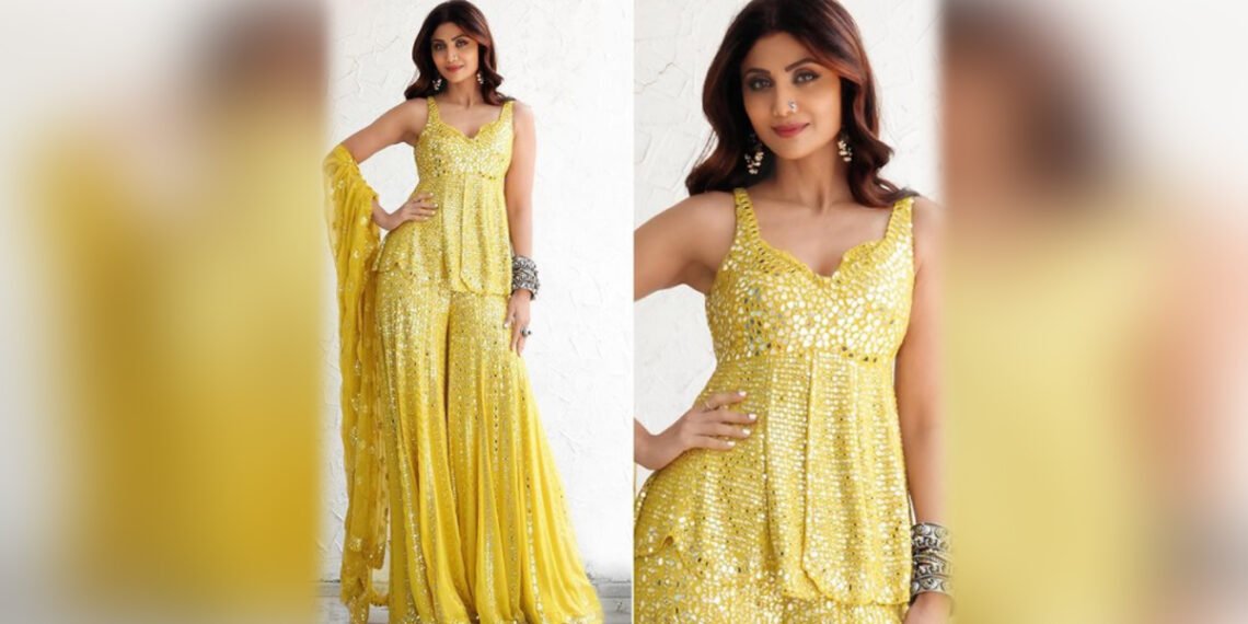 फ़ैशन की दुनिया में ये शबनम का कतरा है या आग का ‘शरारा‘!