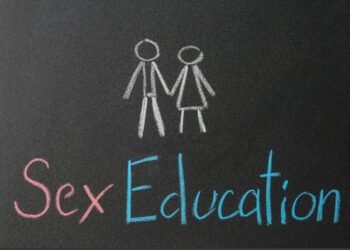 वास्तविकता पर आधारित सेक्स एजुकेशन ज़रूरी है, क्योंकि…