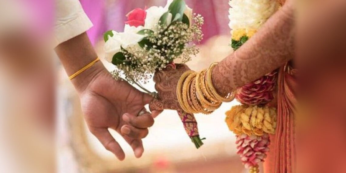 भारतीय मांओं को नहीं है लव मैरिज से गुरेज़, 80 फ़ीसदी हैं इसके पक्ष में