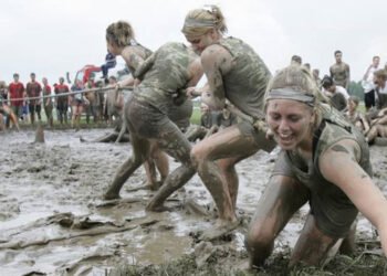 मिट्टी में खेलकर अपने शरीर को दीजिए तोहफ़ा