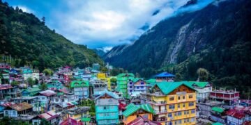 सिक्किम: पेड़ों, पहाड़ों से लिपटे बादल