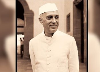 नेहरू के जाने के बाद हमने उनके पूरे किरदार को सलीब पर टांग दिया और गिद्ध की तरह उसे नोच रहे हैं!