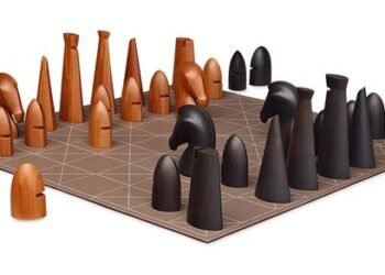 शतरंज के खिलाड़ी: शतरंज की बिसात और बहादुरी की कहानी (लेखक: मुंशी प्रेमचंद)