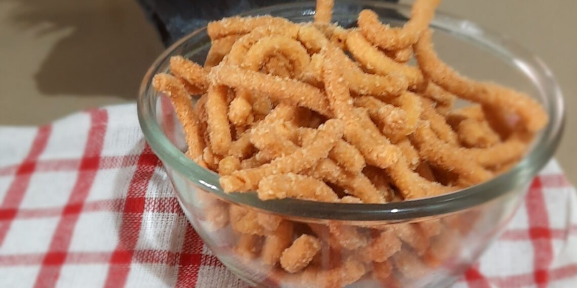 गुड़ वाले बेसन के सेव के बिना भला कैसे कटेंगी सर्दियां?