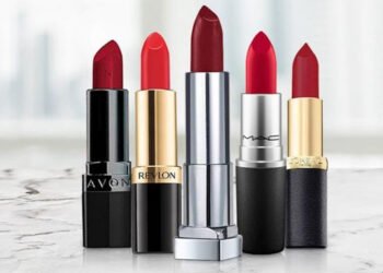 टेक्स्चर के हिसाब से लिपस्टिक लगाते समय रखें ये सावधानियां