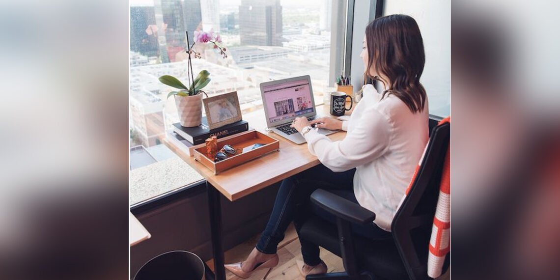 ऑफ़िस स्ट्रेस से उबरने के प्रैक्टिकल तरीक़े