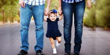 क्या तकनीक ने बढ़ाई हैं पैरेंटिंग की चुनौतियां?