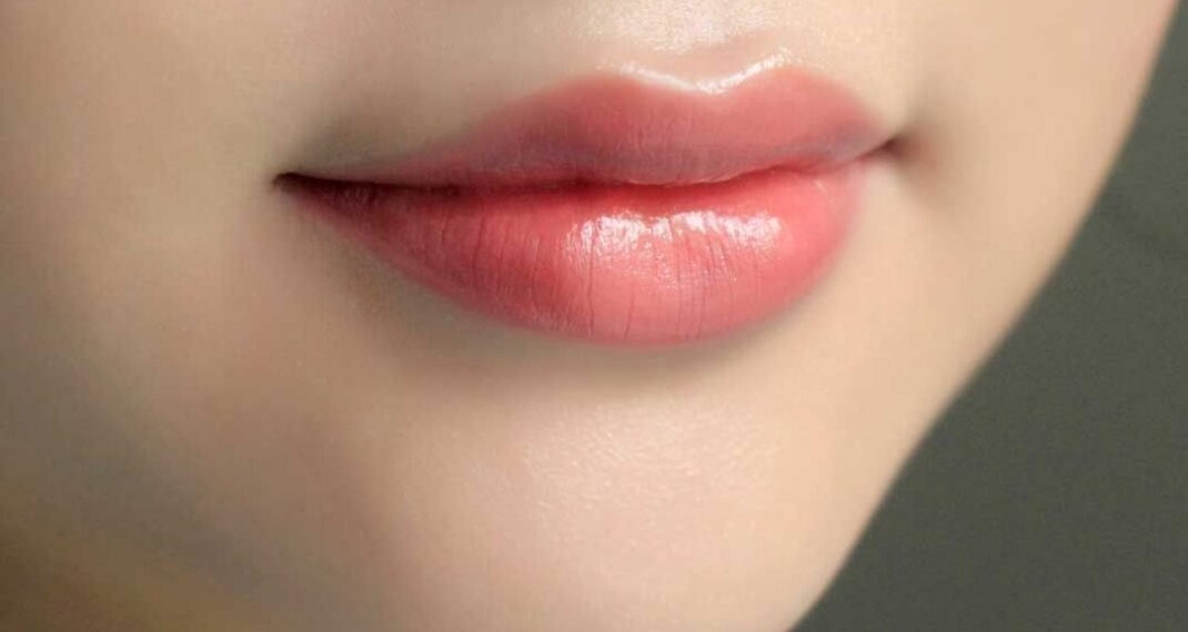 सर्दियों में यूं करें फटे होंठों की साज-संभाल