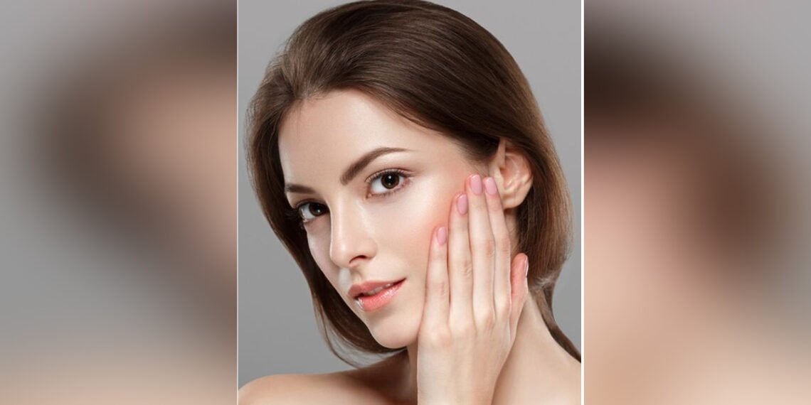 ड्राइ स्किन? देखभाल के लिए यह रूटीन अपनाइए