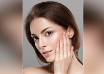 ड्राइ स्किन? देखभाल के लिए यह रूटीन अपनाइए