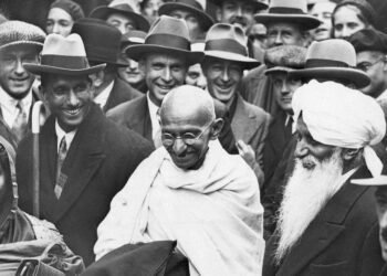 गंगा कभी मैली नहीं होगी, गांधी कभी नहीं मरेंगे