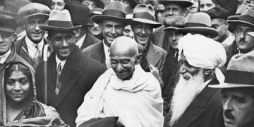 गंगा कभी मैली नहीं होगी, गांधी कभी नहीं मरेंगे