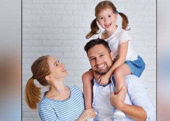 बच्चों को सही व्यवहार सिखाना है? महज़ कुछ स्टिकर्स और कार्ड्स आपका काम आसान कर देंगे