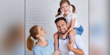 बच्चों को सही व्यवहार सिखाना है? महज़ कुछ स्टिकर्स और कार्ड्स आपका काम आसान कर देंगे