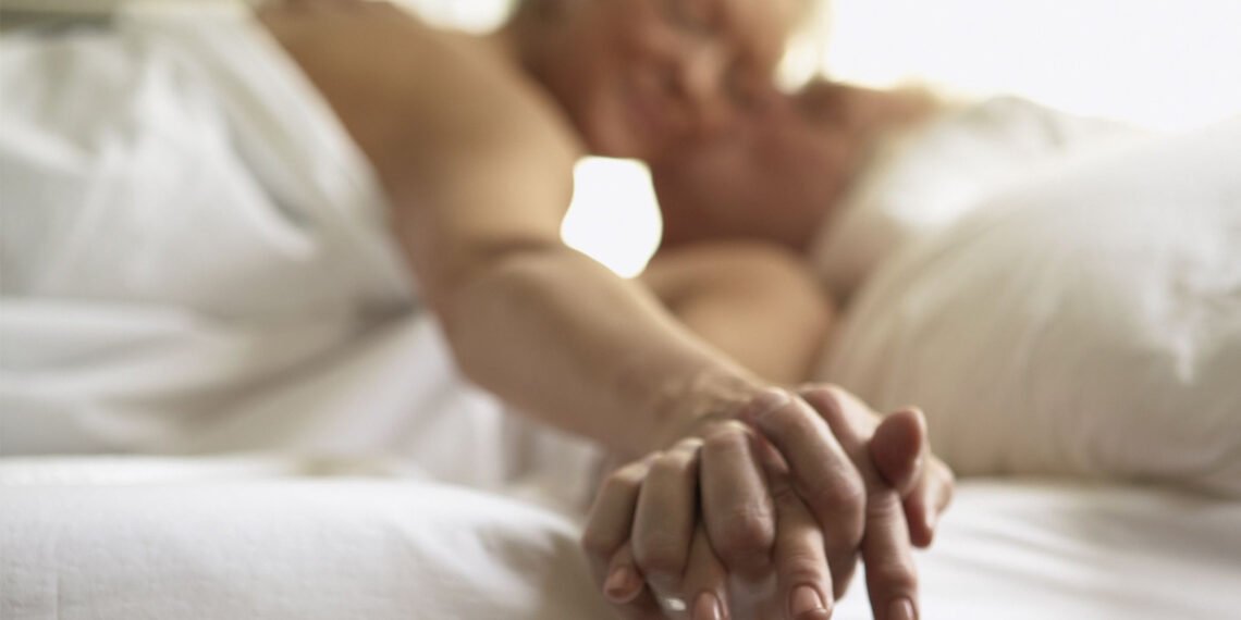 बुढ़ापे में सेक्स? इच्छाओं की नहीं होती कोई एक्स्पायरी डेट!