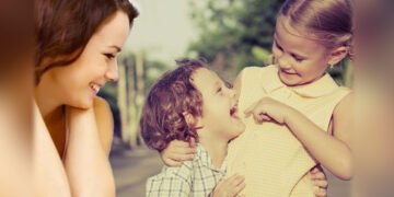 अपने बच्चों के बीच स्नेह बढ़ाने के टिप्स
