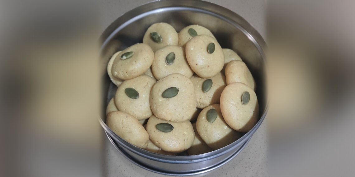 बिना आंच के बनाएं झटपट बेसन-ड्राइफ्रूट बर्फ़ी