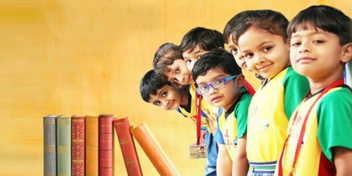 अभिभावकों के लिए क्यों ख़त्म नहीं होता मिशन ऐड्मिशन?