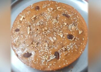 बिना अवन के बनाएं टेस्टी जिंजर-जैगरी-वॉल्नट केक