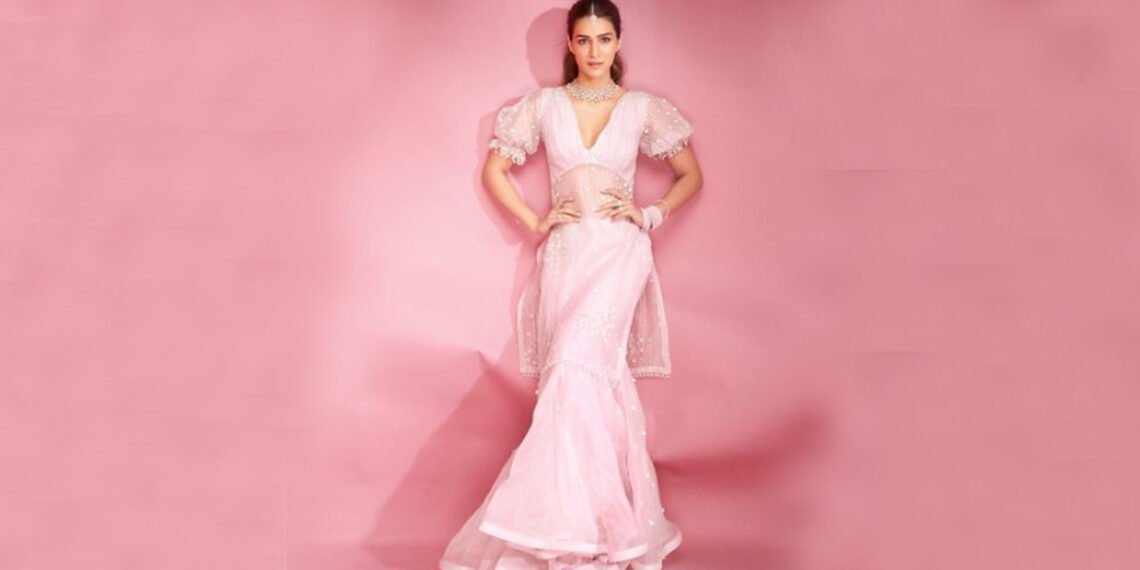 त्यौहारों के मौसम में शरारा सेट्स को अपनी वॉर्ड्रोब का हिस्सा बनाएं