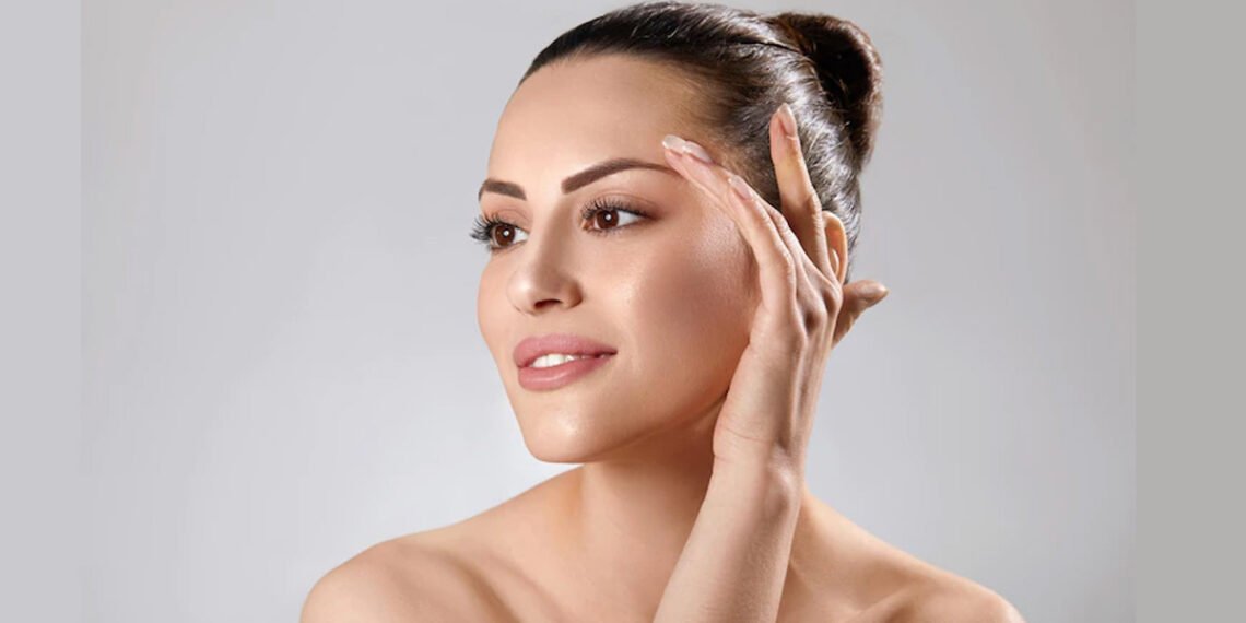 स्वाभाविक रूप से ग्लो करती त्वचा चाहिए? ये तरीक़े आज़माइए