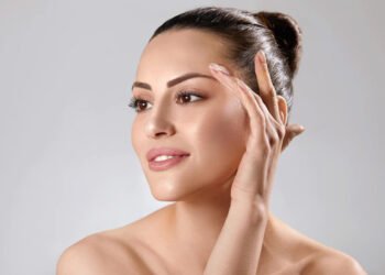 स्वाभाविक रूप से ग्लो करती त्वचा चाहिए? ये तरीक़े आज़माइए