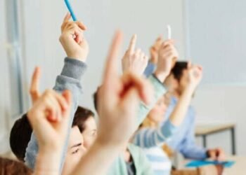 बच्चों के भीतर खोखले आत्मविश्वास का निर्माण ख़तरनाक है!