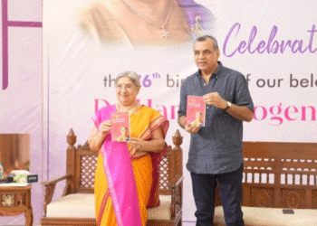 अभिनेता परेश रावल ने लॉन्च किया डॉ हंसा योगेंद्र की किताब का हिंदी संस्करण