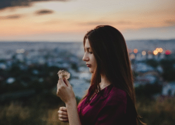 कहीं आपको भी त्यौहारों की तड़क-भड़क परेशान तो नहीं करती?